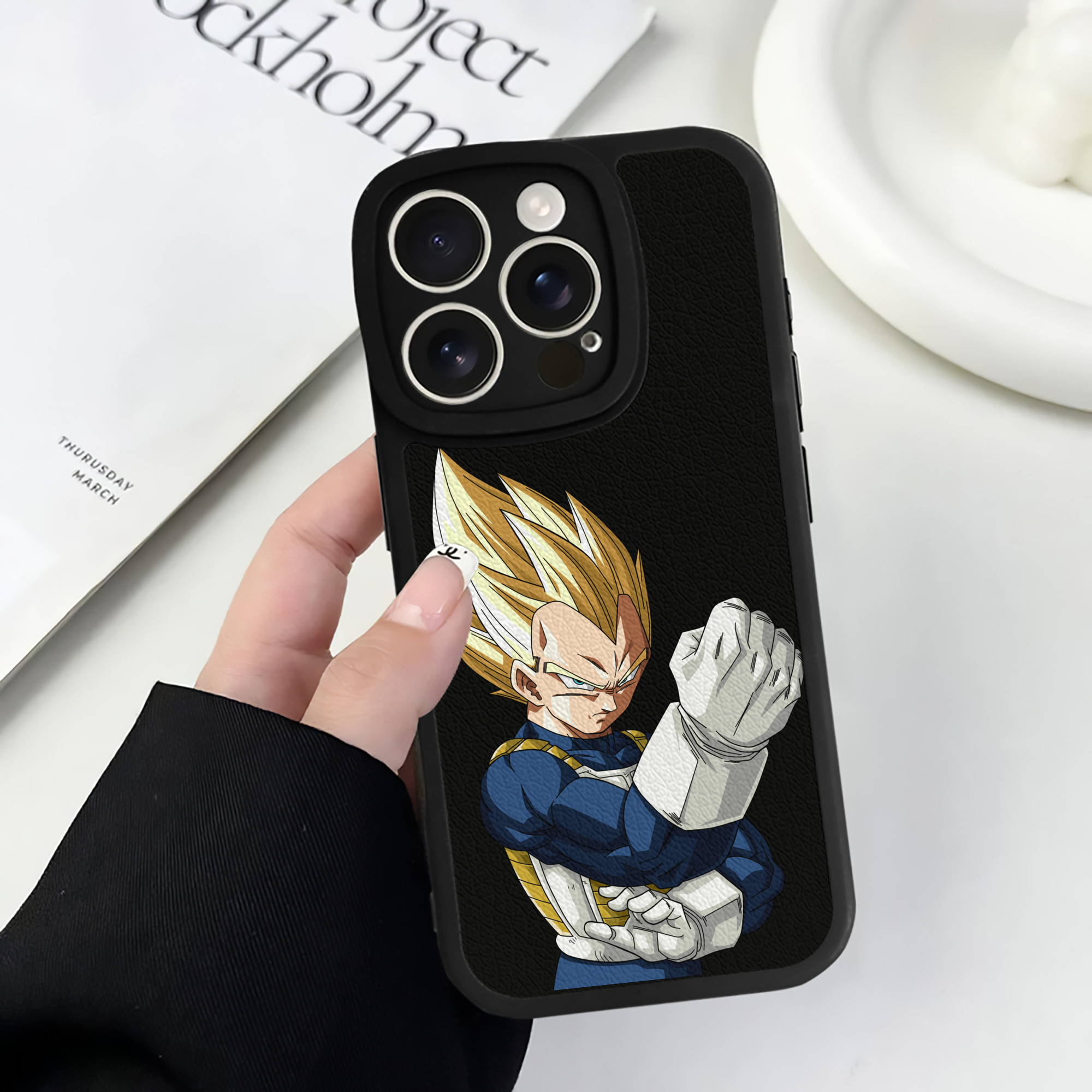 （画像用） ドラゴンボール ベジータ四世（Bejīta Yonsei）DRAGON BALL Vegeta IV 【iPhone 16シリーズ対応】シリコンスマホケース（レザー調） 材質：シリコン